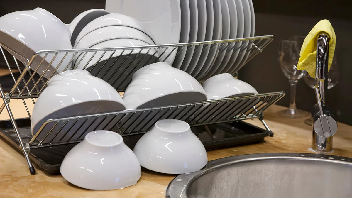 Sbohem, tradiční odkapávač na nádobí nová alternativa v roce 2026 uvolní místo a udělá v kuchyni pořádek