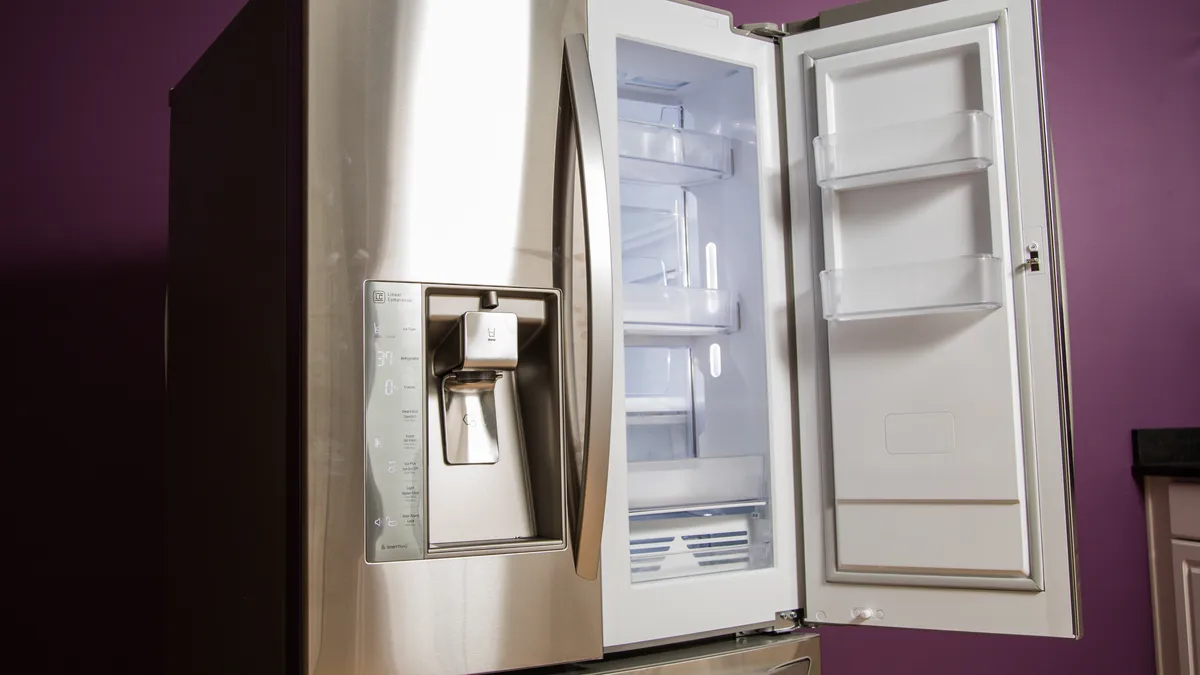 Šetří vypnutí ledničky v noci energii, nebo spíše škodí než prospívá