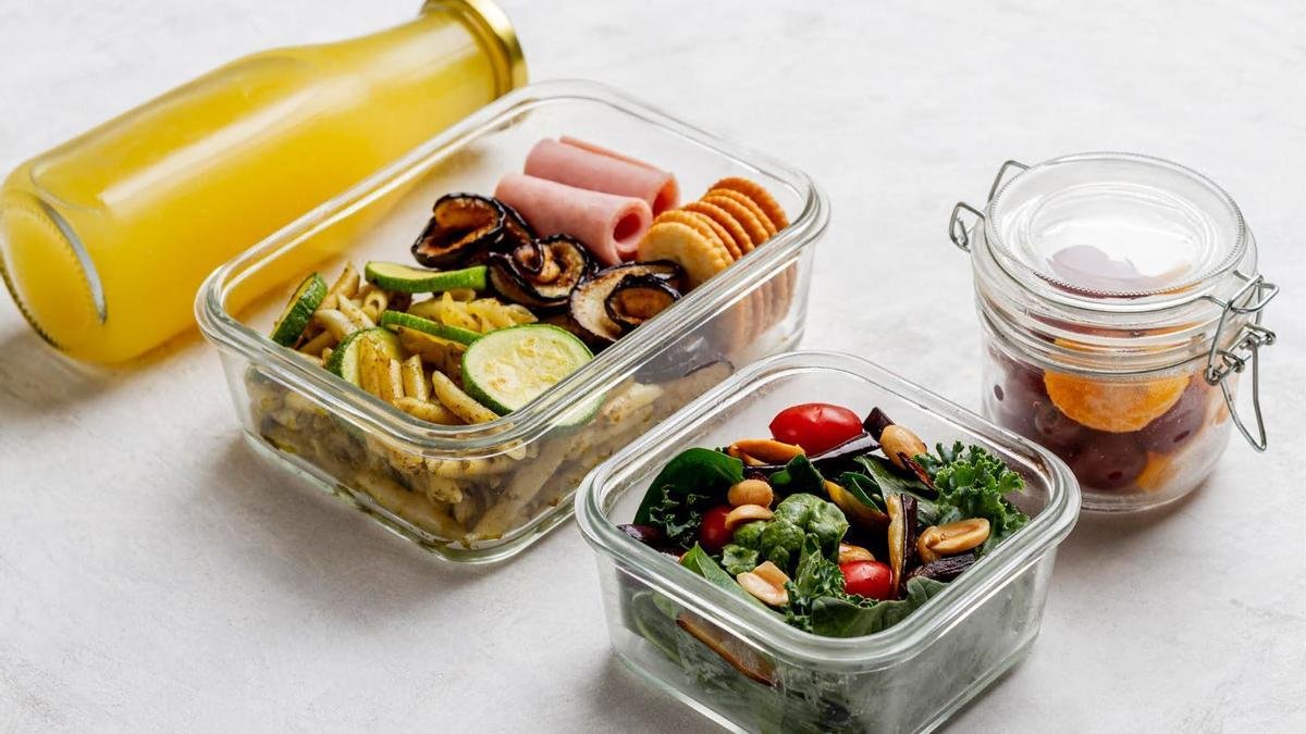 Sklo, ocel nebo plast: který box na jídlo je nejbezpečnější pro zdraví