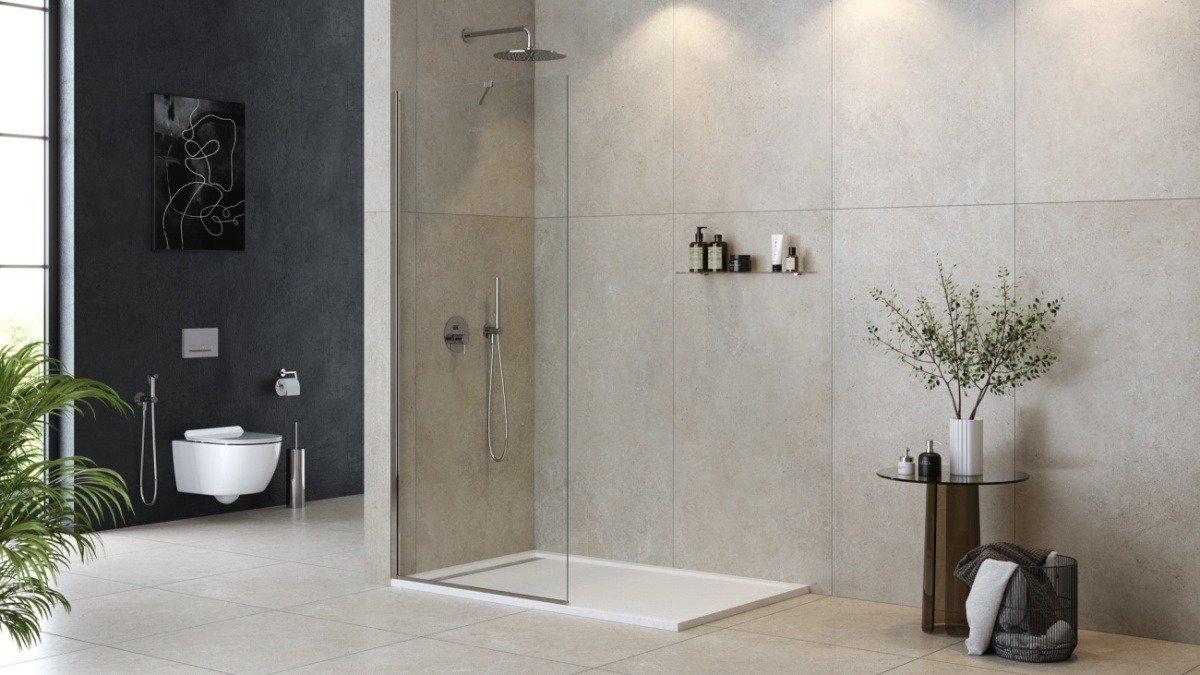 Skleněné dveře do sprchy už v nových domech nikdo nedává: teď všichni chtějí řešení, které připomíná minulost