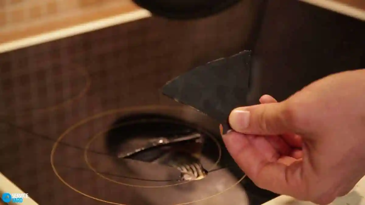 Škrábance na sklokeramické varné desce Návod ve čtyřech jednoduchých krocích