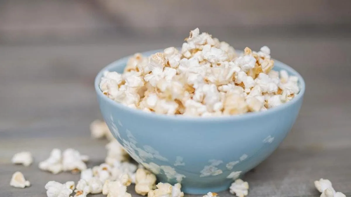 Jednodušší už to být nemůže: jak si doma připravit barevný popcorn s různými příchutěmi