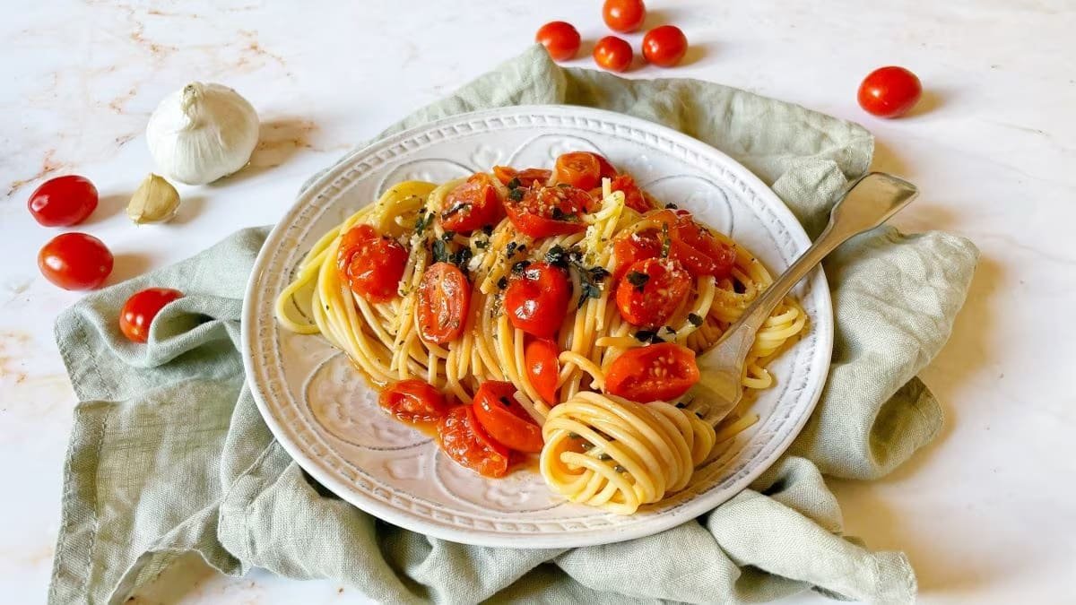Spaghetti alla Bella Donna Sicula rychlejší a chutnější než aglio e olio. Dvě ingredience, 5 minut a můžete jíst