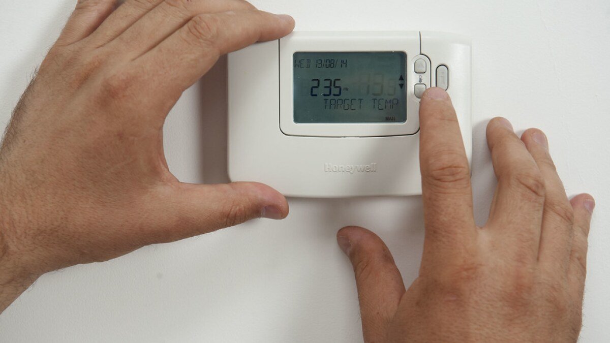 Specialista na vytápění vysvětluje, proč lidé při mrazech často špatně nastavují termostat