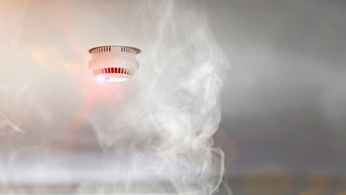 Proč byste nikdy neměli spát s otevřenými dveřmi do ložnice