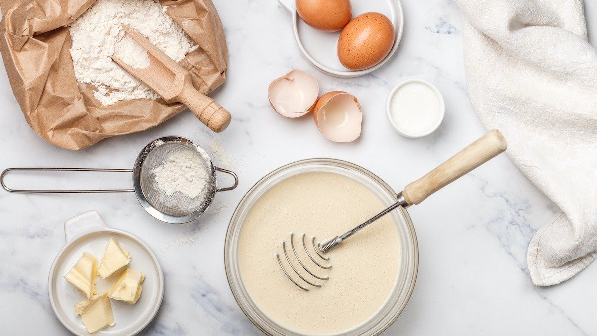 Plnohodnotný dort za 15 minut bez sušenek a bez trouby: vezmu pánev a připravím nebeský dezert