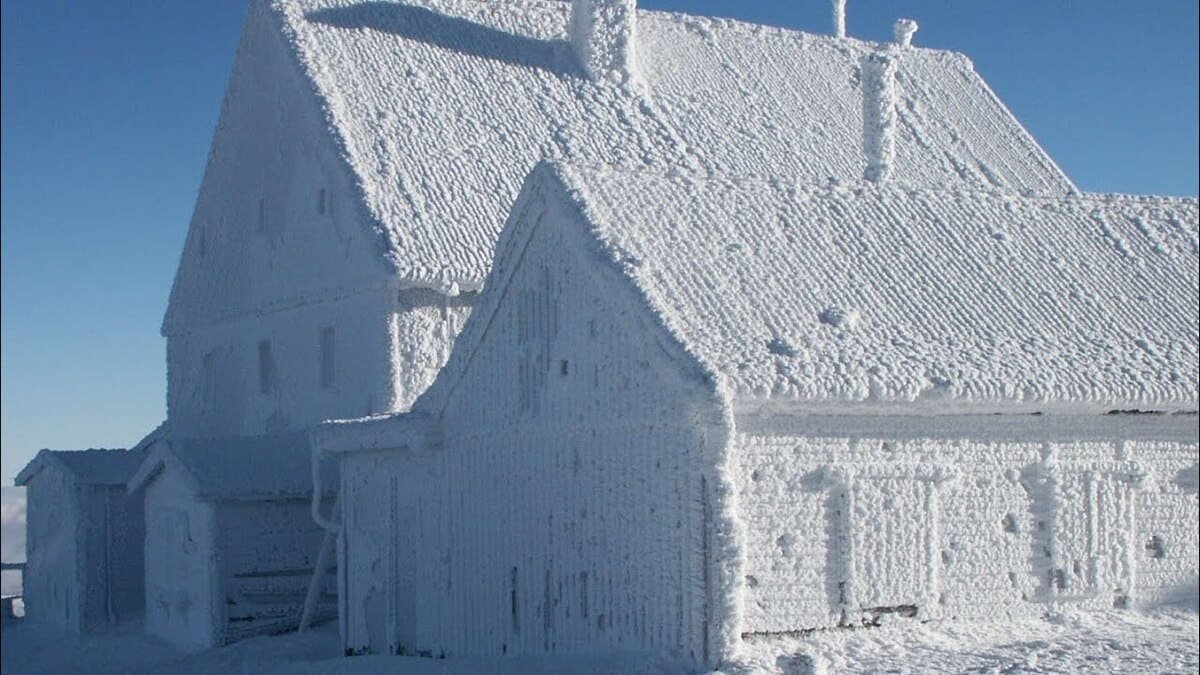 Teplé podlahy při −35 metoda bezplatného zateplení domu za pouhé 2 hodiny práce
