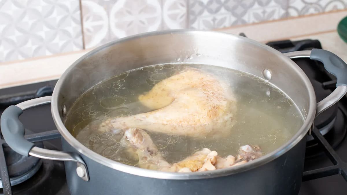 Jak uvařit opravdu chutnou kuřecí polévku: tajemství dokonalé polévky, které používají zkušení kuchaři