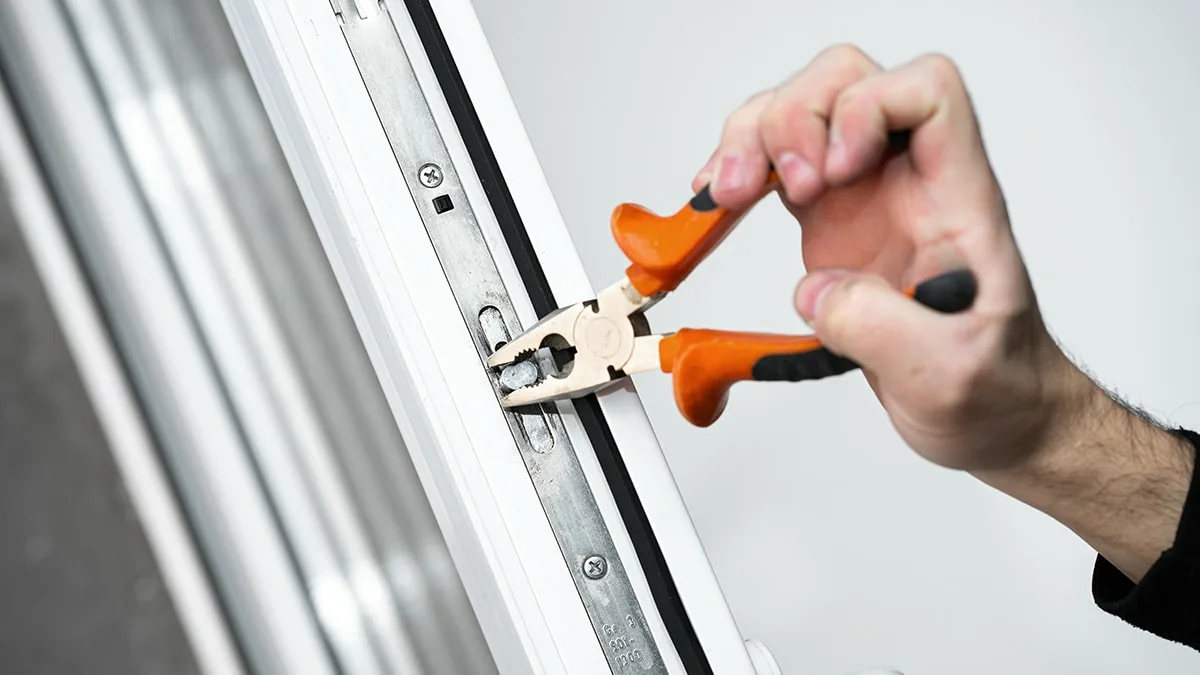 Kondenzace na oknech proč vzniká a nejúčinnější řešení jak jí předcházet