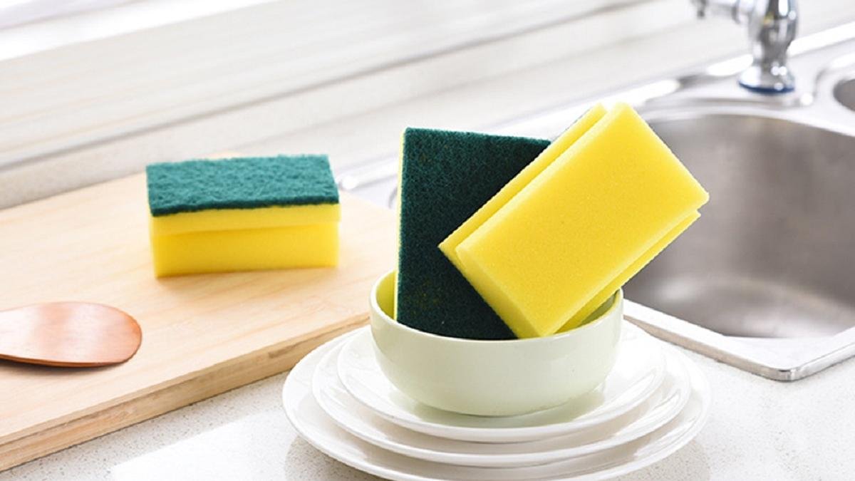 Teprve dnes jsme se to dozvěděli „Zelenožlutá houbička“ není vhodná na mytí nádobí Která barva je na co v domácnosti