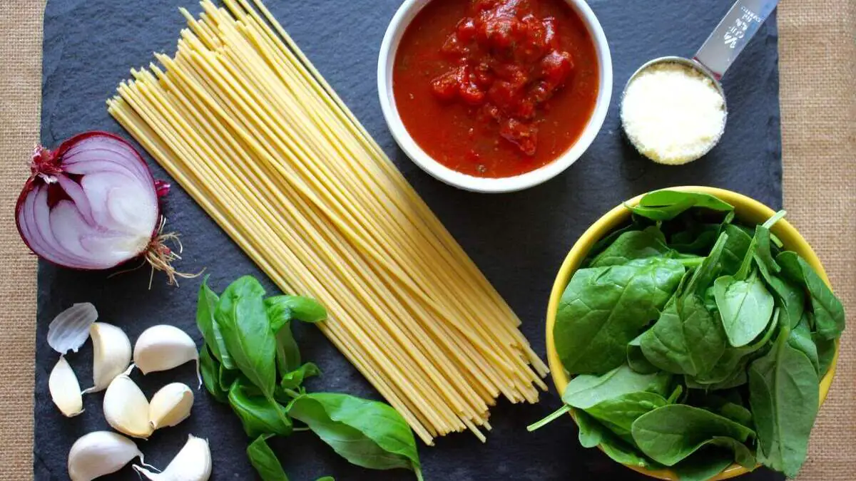 „Za pouhých 20 minut“ — způsob přípravy těstovin s omáčkou v italském stylu