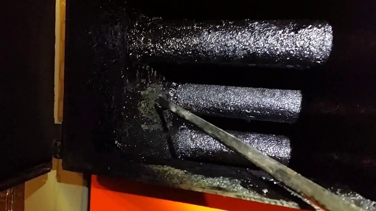 Pelety a příliš hlučná kamna? Jaká nastavení a kontroly provést