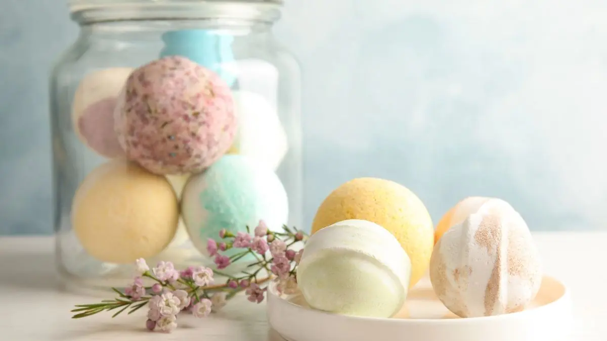 8 chytrých způsobů, jak využít starou vázu k úklidu a organizaci koupelny