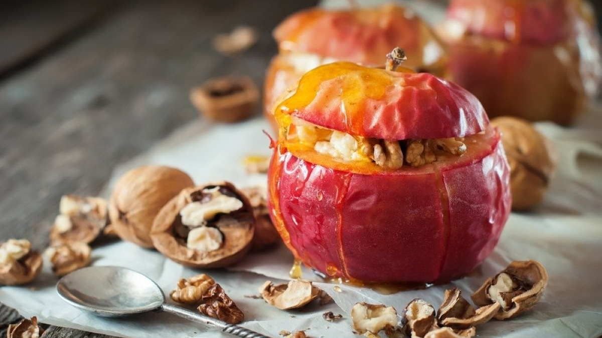 Pečená jablka s lákavou náplní: tajemství, jak potěšit i náročné chutě