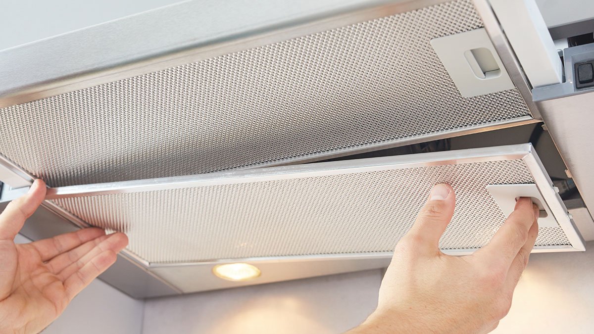 „Čistěte kuchyňskou digestoř takhle“… je to tak jednoduché, že mastnota úplně zmizí a za 5 minut je jako nová