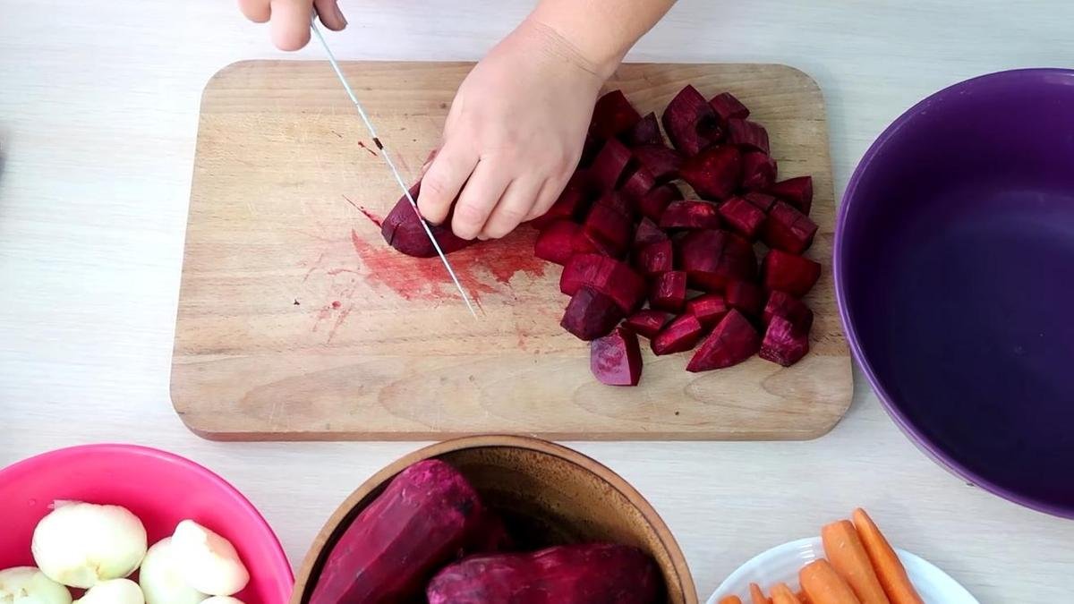 Řepu teď vařím vždycky v sáčku a nechápu proč jsem to neznala dřív. Za 25 minut je hotovo