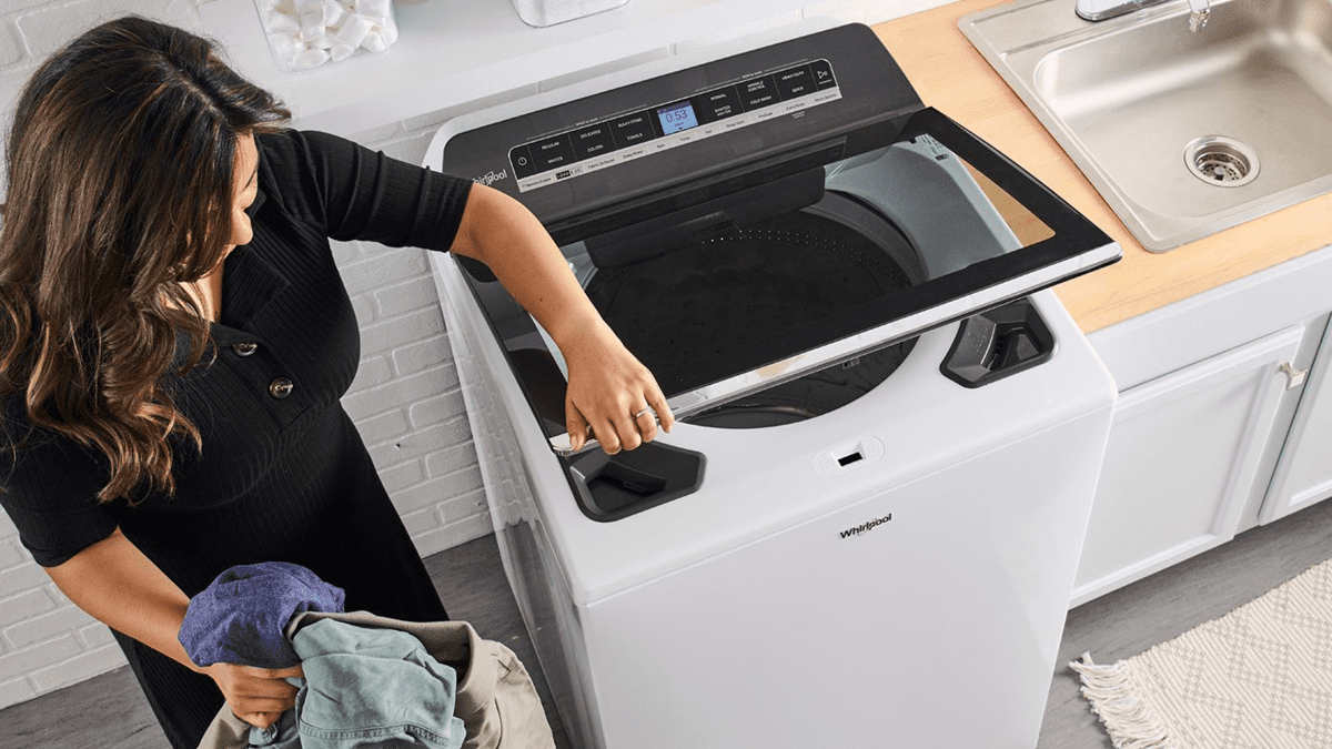 Předem plněná nebo shora plněná pračka: v čem je rozdíl a co je lepší
