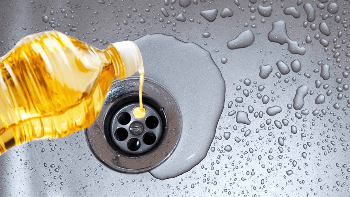 Vodní skvrny v dřezu zmizí během chvilky Stačí jednoduchý domácí trik