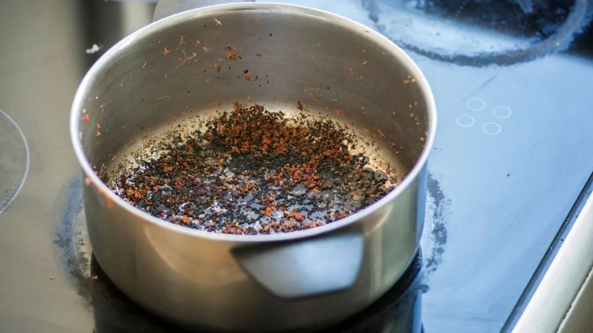 Vyhněte se hrubému drhnutí.. Nejlepší a nejjednodušší způsob, jak vyčistit hliníkové hrnce od zčernání