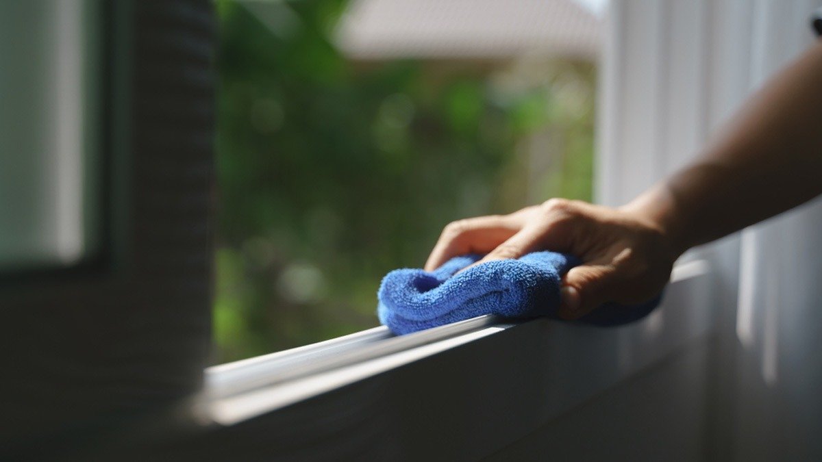 Použití hliníkové fólie v okenních kolejničkách co to dělá a proč se to doporučuje