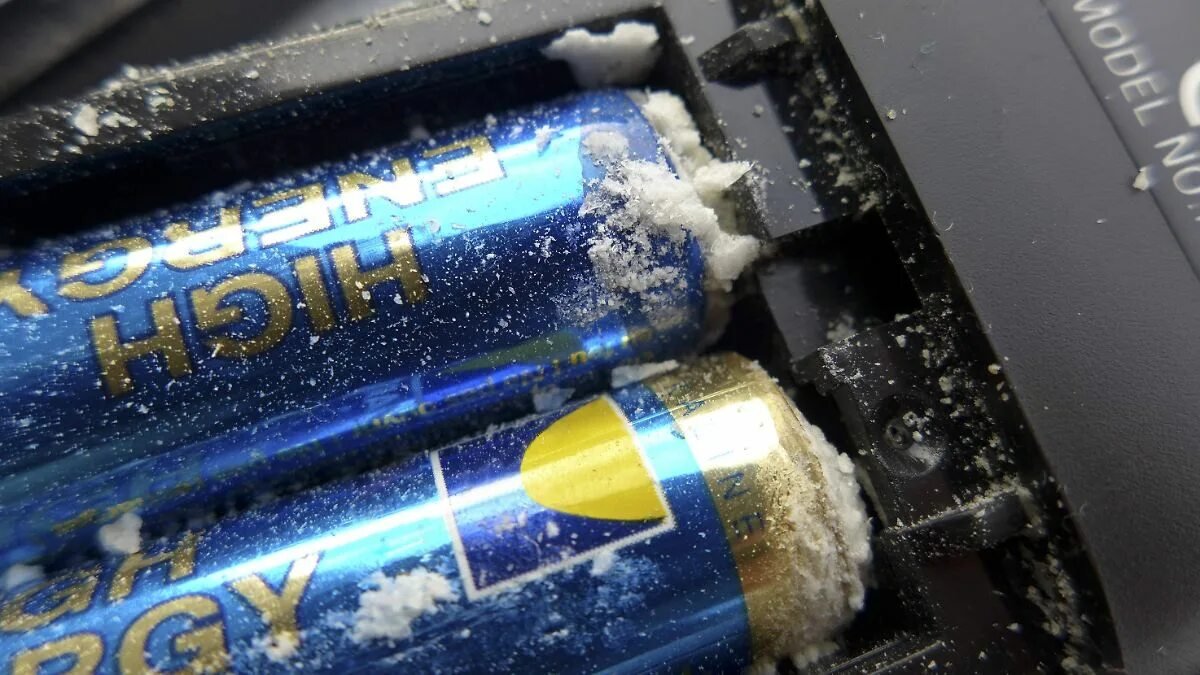 Vytékající baterie: jak nebezpečné jsou ve skutečnosti krusty a usazeniny