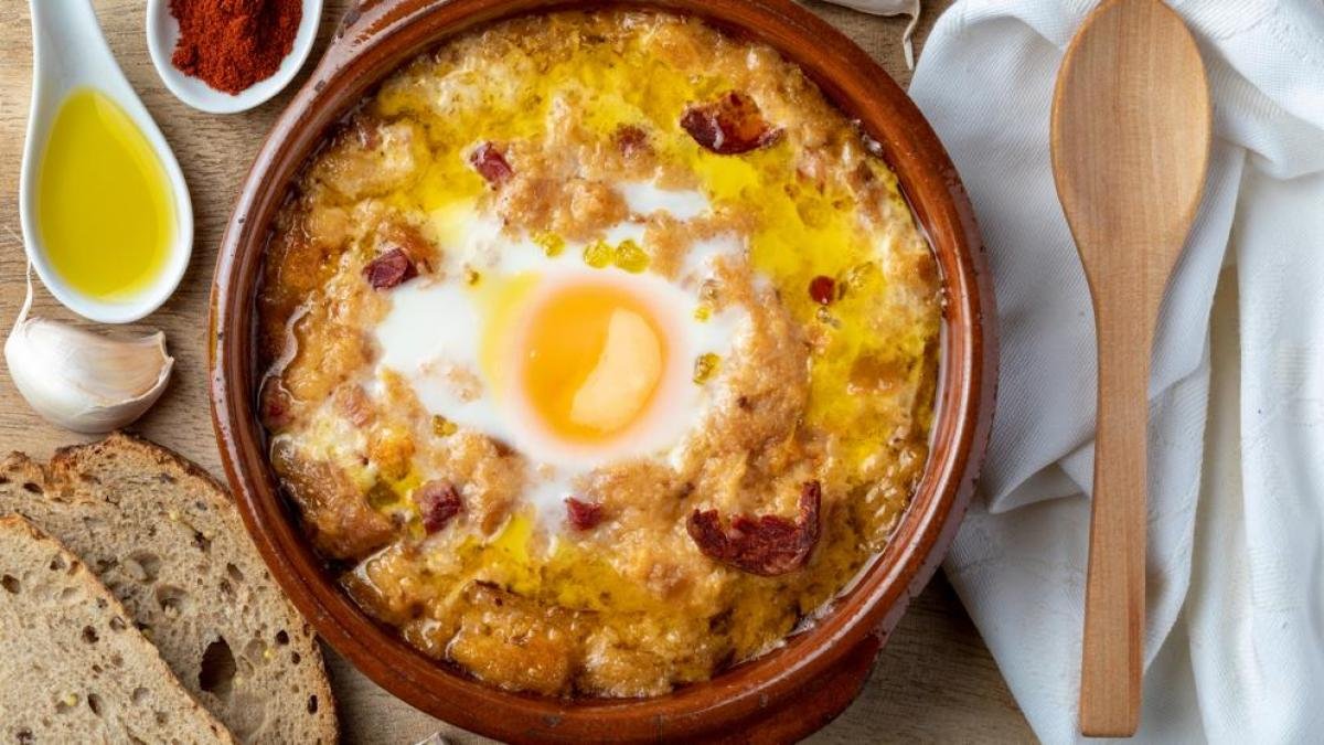 Zapékací hrnec v hliněném hrnci