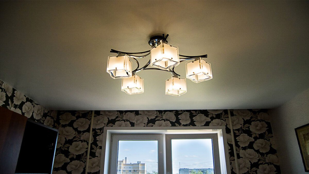 Proč si stále více lidí instaluje tento pásek za 250 korun do každé místnosti svého domova?