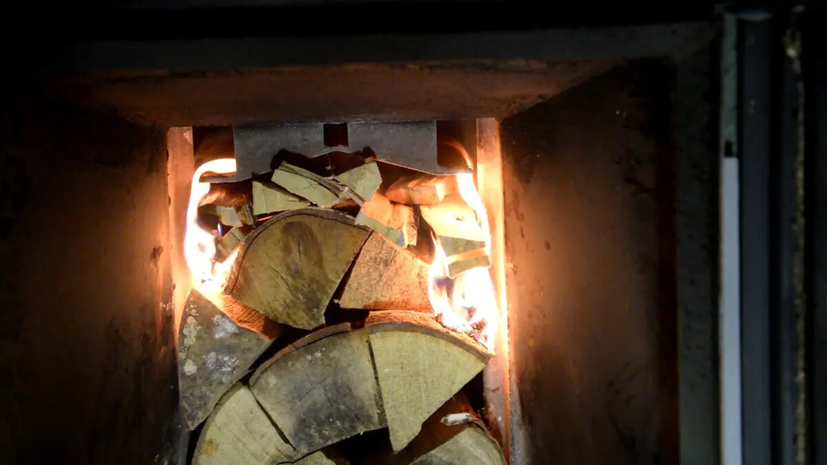 Do 50% úspory na palivovém dříví: trik, který znají jen staří vesničané