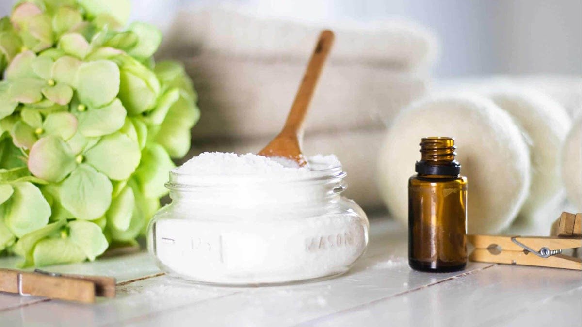 Postelní prádlo teď voní jako v drahých hotelech i po 2 týdnech: poznala jsem 3 jednoduché způsoby, jak udržet svěžest