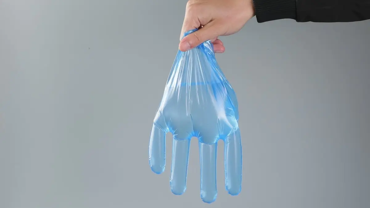 „70 % lidí nevědělo, že se dají používat právě takto“… 5 způsobů využití jednorázových plastových rukavic, které výrazně zvyšují kvalitu života
