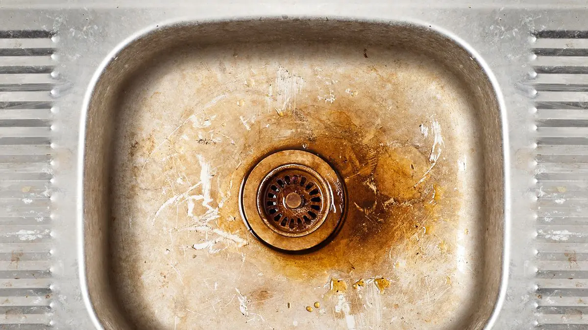 „Ať dřu dřez sebevíc, fleky se pořád vracely“ – když to uděláte takhle, starý vodní kámen zmizí