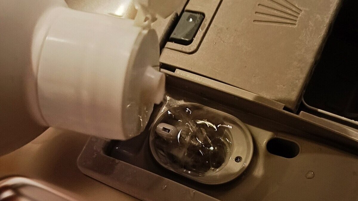 „Moje nádobí ještě nikdy nebylo tak lesklé“ do myčky přidává přírodní ingredienci a dosahuje dokonalého výsledku