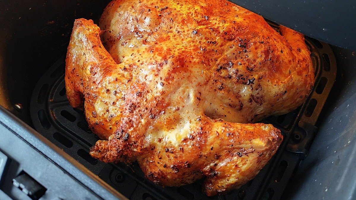 Používáte horkovzdušnou fritézu? Zkontrolujte, co do ní rozhodně nepatří 2 Používáte horkovzdušnou fritézu? Zkontrolujte, co do ní rozhodně nepatří