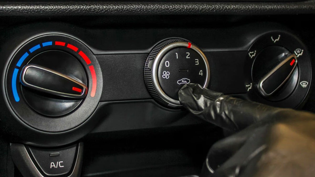 Běžná chyba řidiči nesprávně používají topení v autě