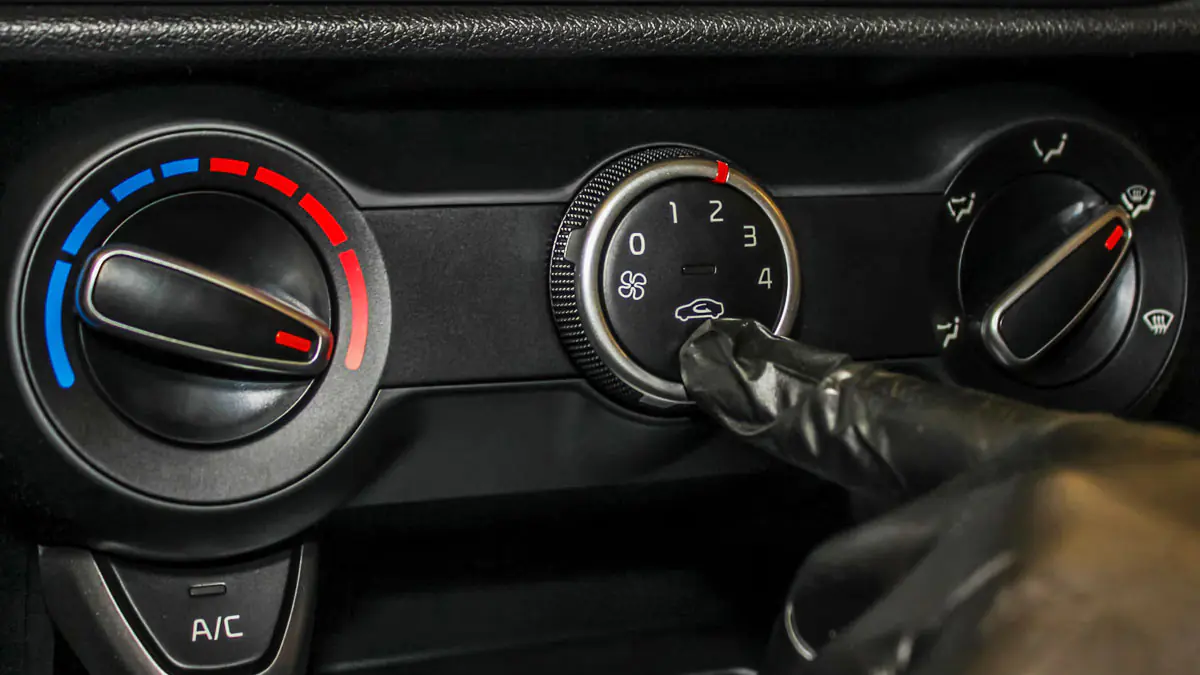 Běžná chyba řidiči nesprávně používají topení v autě