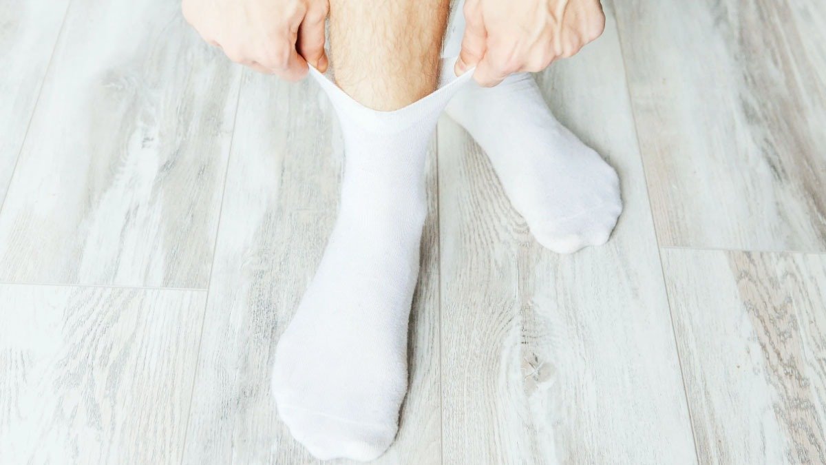 Bílé ponožky už nebudete muset prát: potřít mýdlem a do mikrovlnky, úžasný trik za 2 minuty