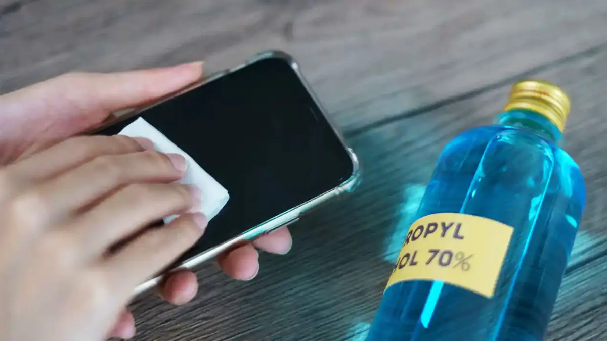 Čištění smartphonů: proč mohou ubrousky na brýle poškodit displej