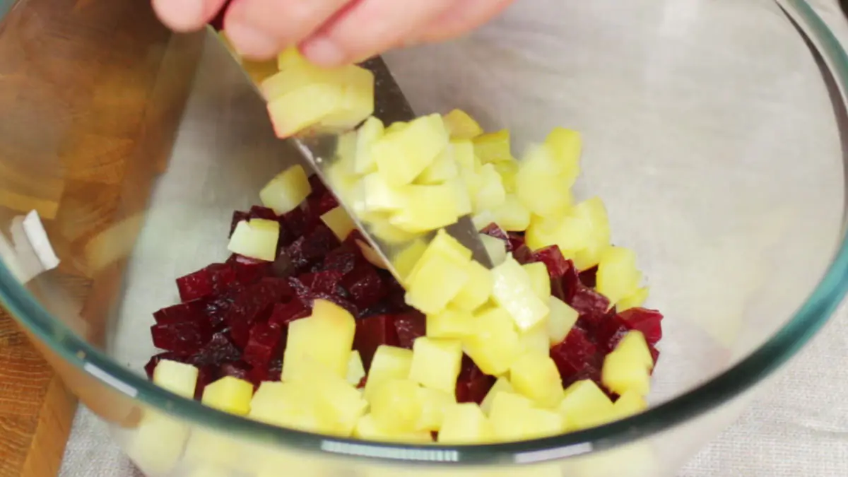 Salát jednoduchosti: smíchám jen dvě suroviny a mám rychlou dobrotu