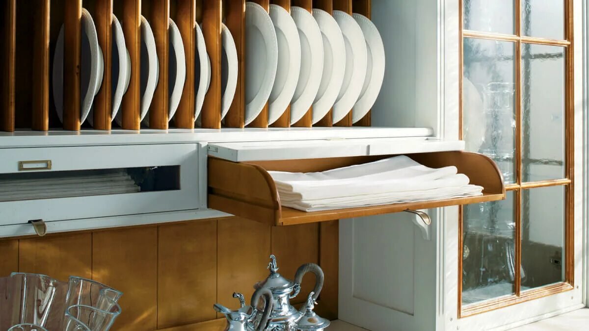 6 modelů odkapávače na nádobí nad dřezem pro rok 2026, díky kterým bude minimalistická kuchyně efektivnější