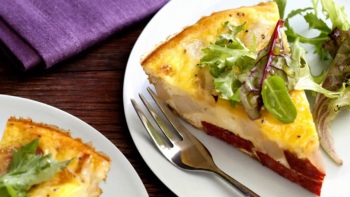 V zimě konec složitých večeří: tato technika na pánvi snadno promění brambory a chorizo v měkkou tortillu