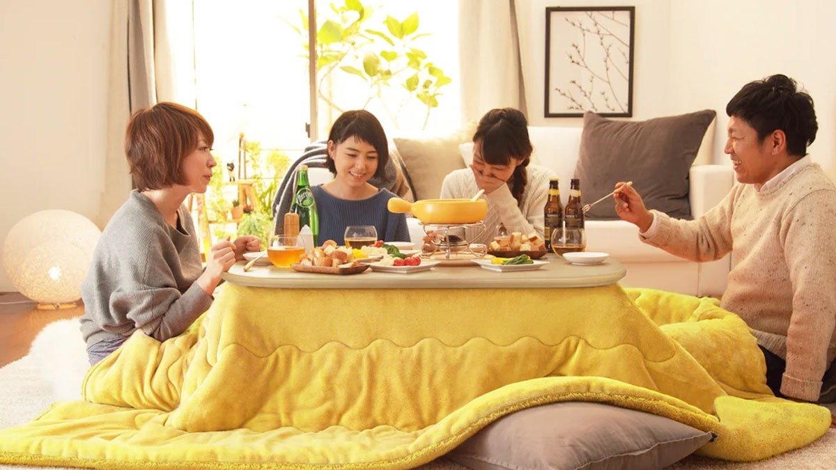 Téměř nikde není centrální topení, dveře jsou z papíru – takto přežívají zimu v Japonsku