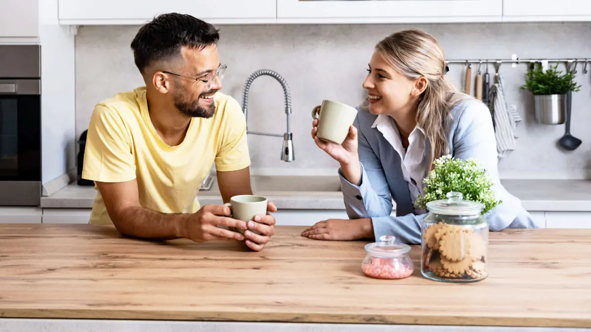 Kuchyně s ostrůvkem nebo s poloostrovem: co zvolit pro nejlepší využití prostoru