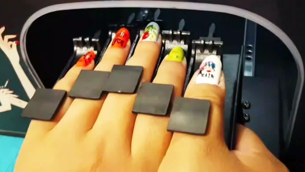 Je trend gelových laků u konce? Byly odhaleny tři nové techniky manikúr 2 Je trend gelových laků u konce? Byly odhaleny tři nové techniky manikúr