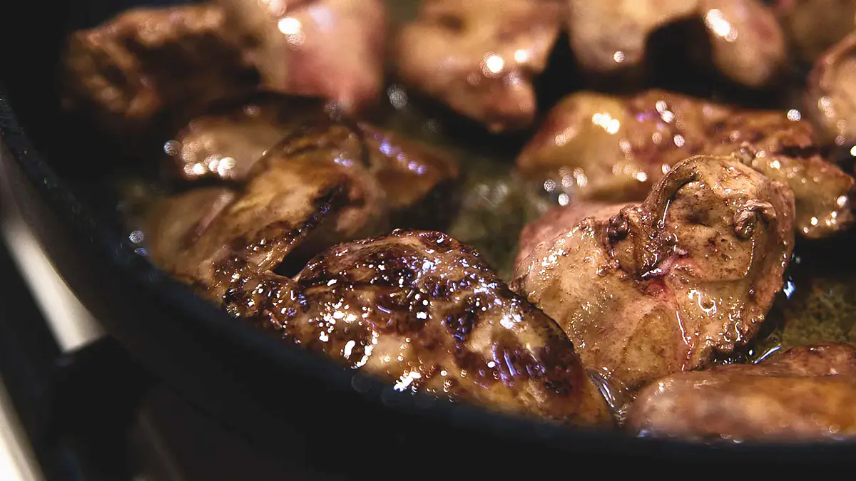 Venkovský recept na kuřecí játra v hliněném hrnci