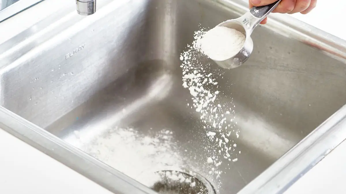 Nebudete muset volat instalatéra: obyčejná sůl vyčistí potrubí a odstraní zápach 2 Nebudete muset volat instalatéra: obyčejná sůl vyčistí potrubí a odstraní zápach