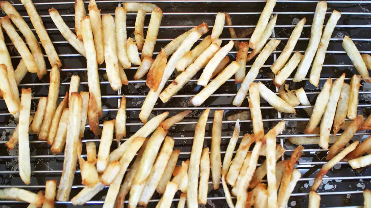 Křupavé hranolky z horkovzdušné fritézy: 3 tipy pro dokonalou přípravu