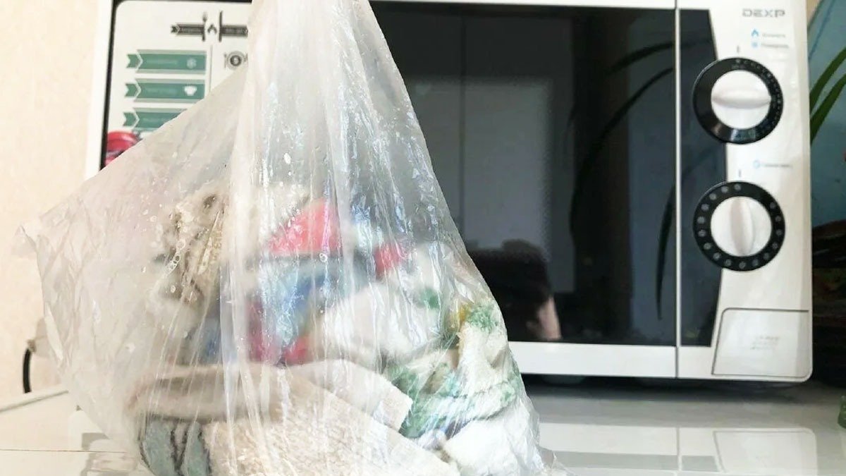 Bílé ponožky už nebudete muset prát: potřít mýdlem a do mikrovlnky, úžasný trik za 2 minuty