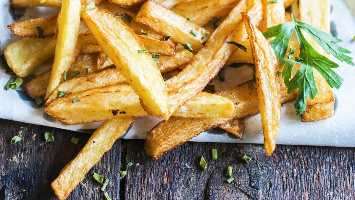 Křupavé hranolky z horkovzdušné fritézy: 3 tipy pro dokonalou přípravu