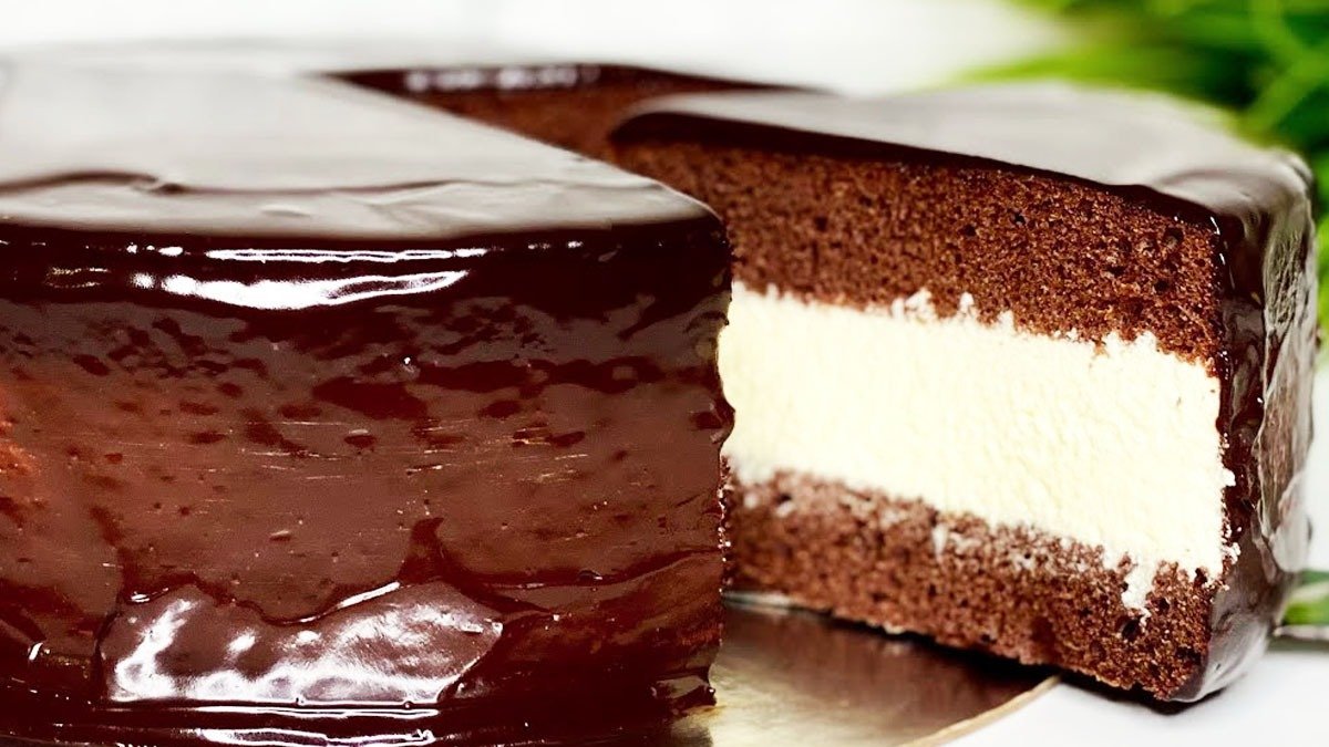 Čokoládový dort „Choco Pie“ — vláčný piškot, jemná náplň a zrcadlová poleva