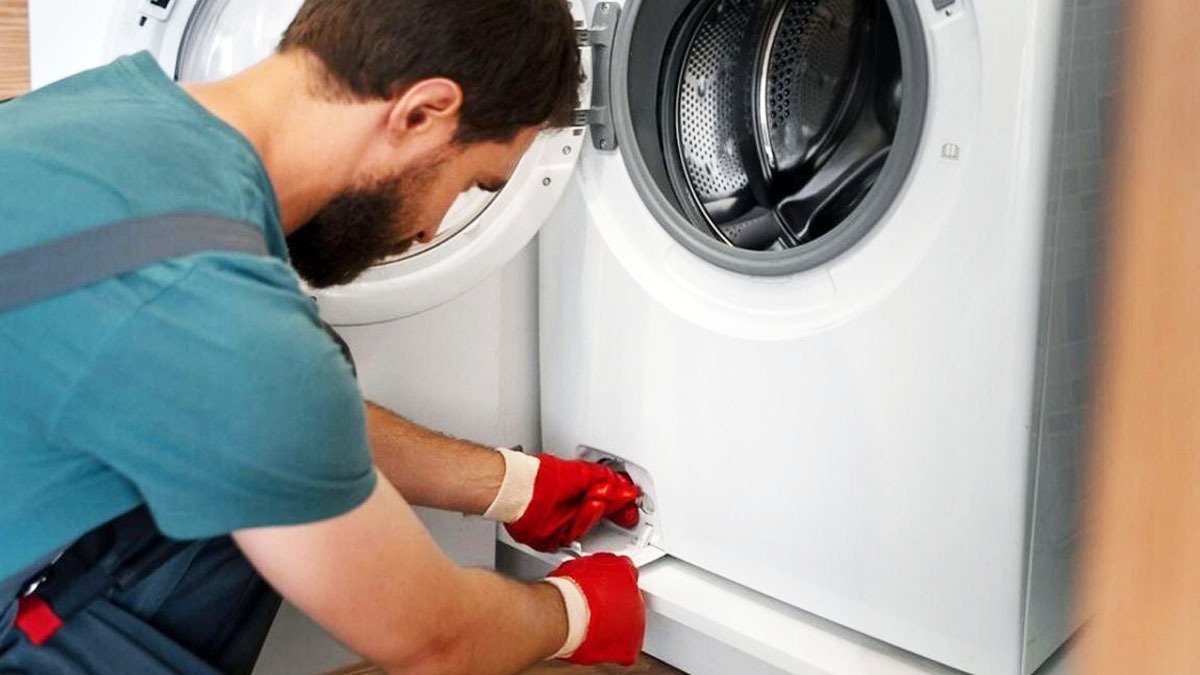 Nechávat dvířka pračky po praní otevřená se zdá neškodné, ale časem může způsobit nečekané problémy 3 Nechávat dvířka pračky po praní otevřená se zdá neškodné, ale časem může způsobit nečekané problémy